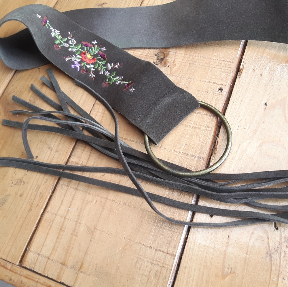 Vintage Brown floral embroidered tassel belt